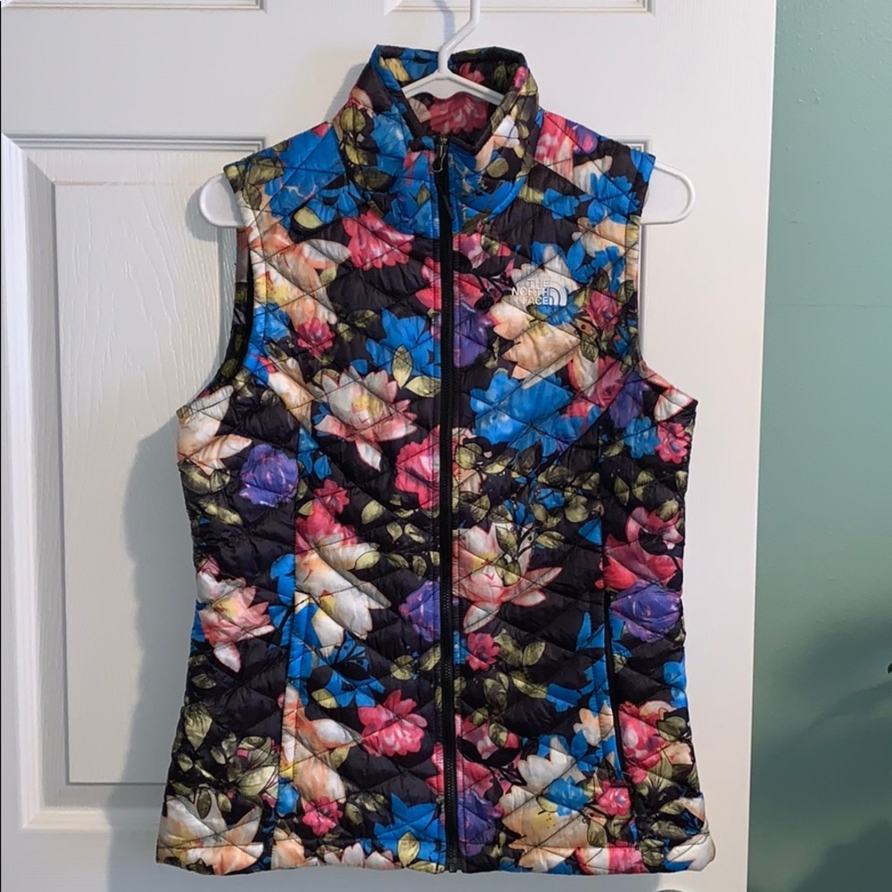 North Face vest size small